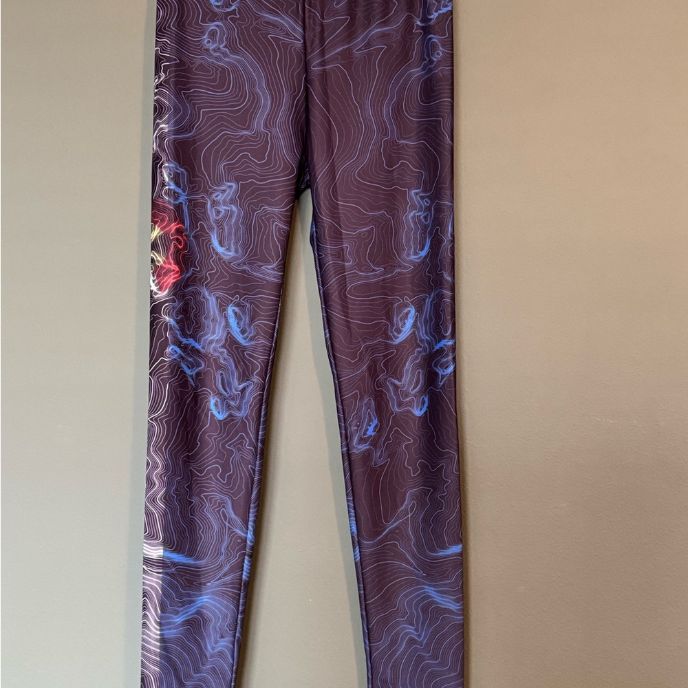 Red Rocks Topography Patterned Leggings - Picture 3 of 3